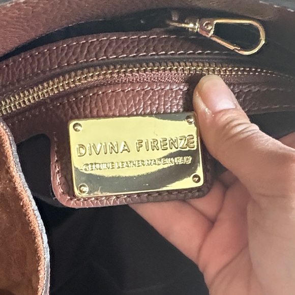 Elegant Brown Leather Handbag - Picture 11 of 12